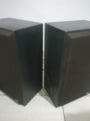 vendo par de caixas acústica Aiko 8 ohms funcionando normalmente ótimo estado .