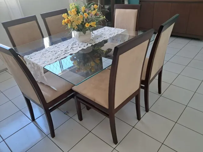 MESA DE JANTAR COM 6 CADEIRAS