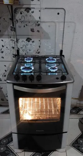 ÓTIMO FOGÃO ELECTROLUX 4 BOCAS COM ACENDIMENTO AUTOMÁTICO