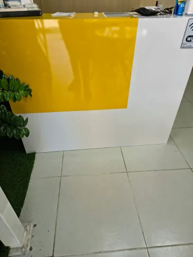 Balcão caixa Premium L 1,50m x A 1,19 x P 0,93 c/ gaveta aberta 3 gavetas+ 4 tomadas.