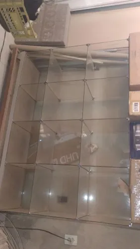 ? Vendo prateleira de vidro, linda e espaçosa!