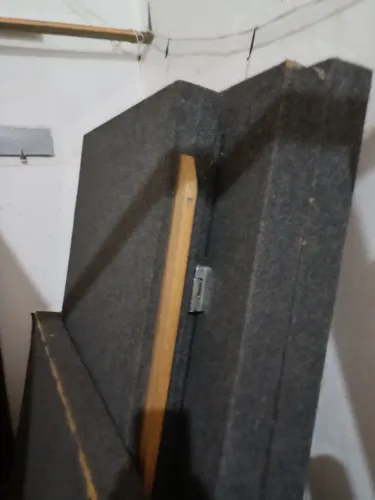 Cabine de audiometria usada.