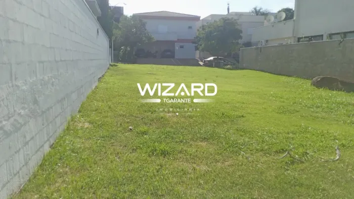 Terreno à venda no Condomínio Vila dos Plátanos, em Campinas.