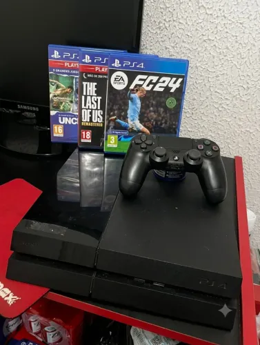 PLAYSTATION 4