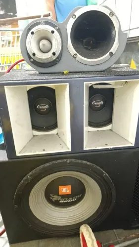 Som automotivo completo sem fonte.