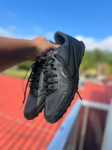 Chuteira Nike society
