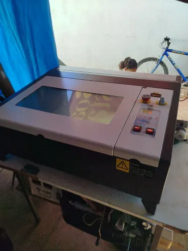 Máquina CNC laser Co2 50w 40x40 (ACEITO TROCA)