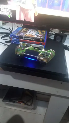 Ps4 Slim, 1 TB, 1 controle e 3 jogos físicos.