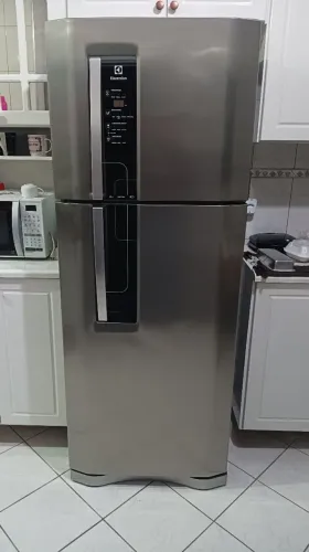 Geladeira inox 427L com defeito Eletrolux