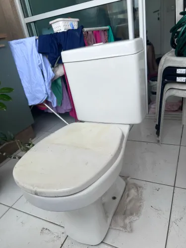Vaso Sanitário Deca com caixa acoplada
