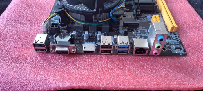 Kit H61, 16 GB de RAM e microprocessador i5 de segunda geração. Acepto troca por Xbox 360