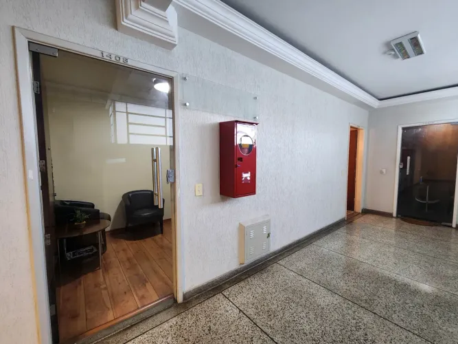 Uma sala com vaga de garagem no Centro para venda