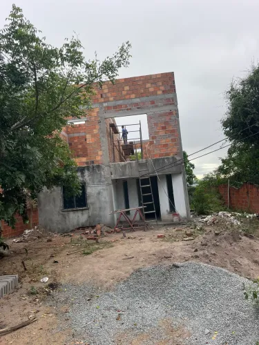 Casa com primeiro andar