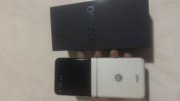 Motorola razr 60 com garantia