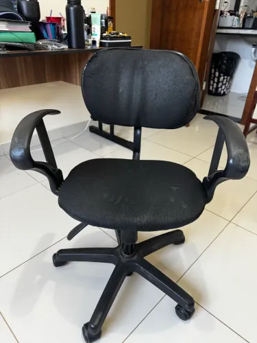 OPORTUNIDADE: Cadeira ergonômica regulável