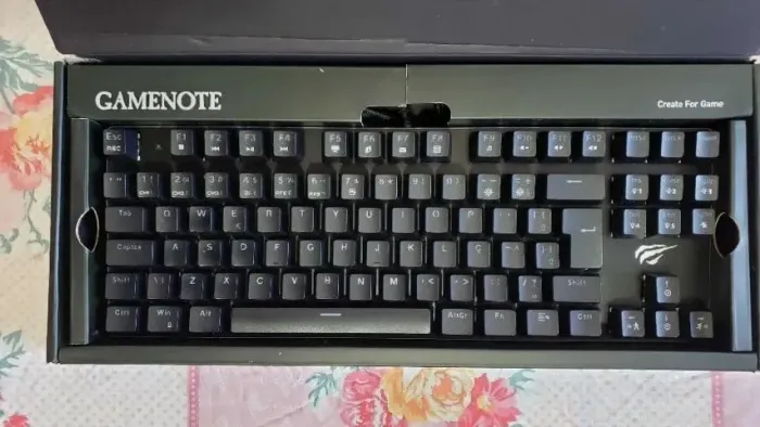 Teclado Mecânico Gamer Havit LED Branco, Switch Outemu Brown, ABNT2