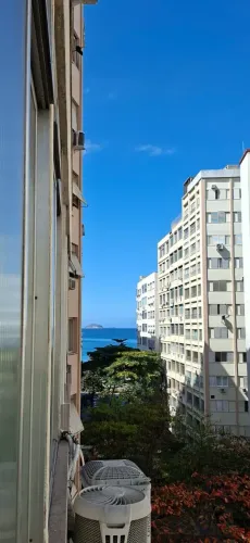 Aluga-se apartamento | 56m² | quarto/sala | portaria 24h