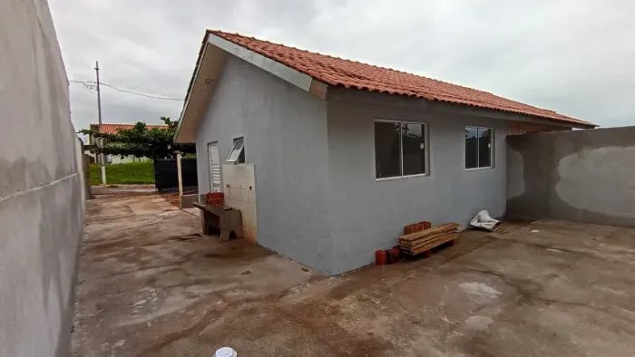 Casa em Pérola 2 quartos sala cozinha banheiro amplo espaço