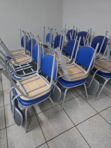 Cadeiras secretarias com espuma injetada 
