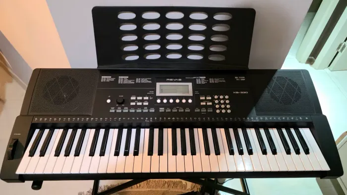 Teclado Roland Revas KB-330 - Estado de Novo | Apenas 4 Meses de Uso | Completo