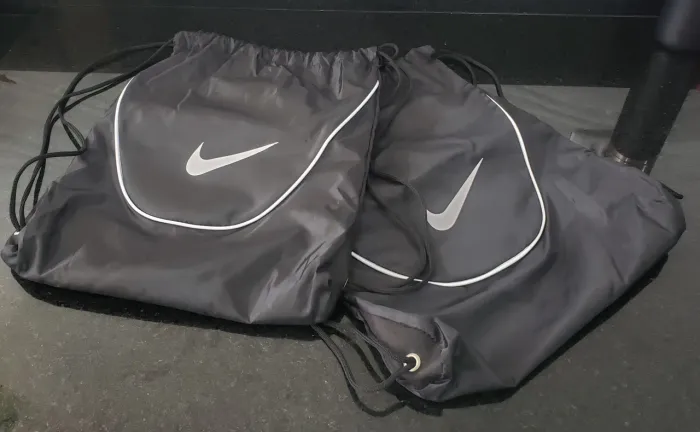 Kit com Duas Mochilas Saco da Marca Nike