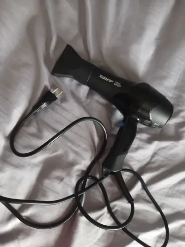 Secador de cabelo preto 