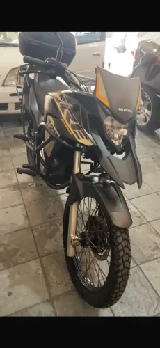 Vendo moto Honda xre 300. 2022