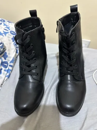 Bota preta cano médio Renner - usada 1x