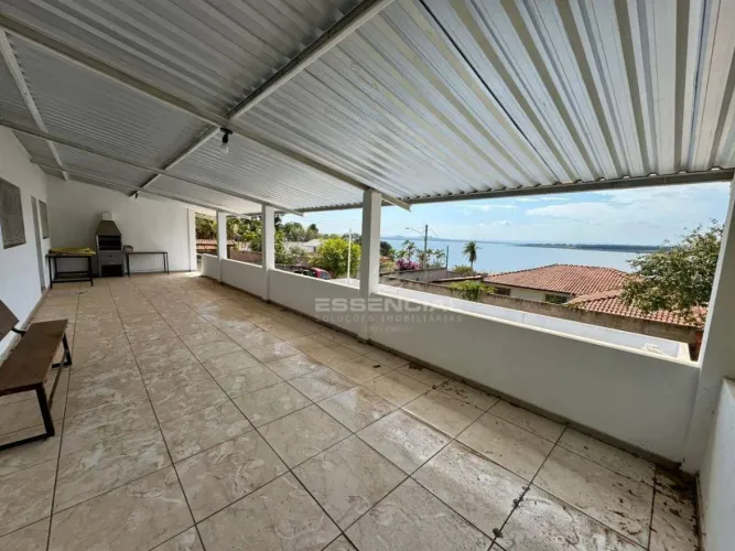 Rancho com 3 dormitórios à venda, 220 m² por R$ 550.000,00 - Rio Bonito - Botucatu/SP