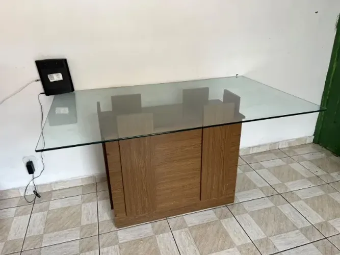 VENDO MESA COM TAMPO DE VIDRO