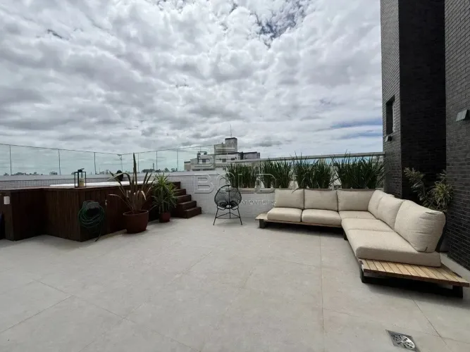 Cobertura plana com terraço e jacuzzi no Abraão