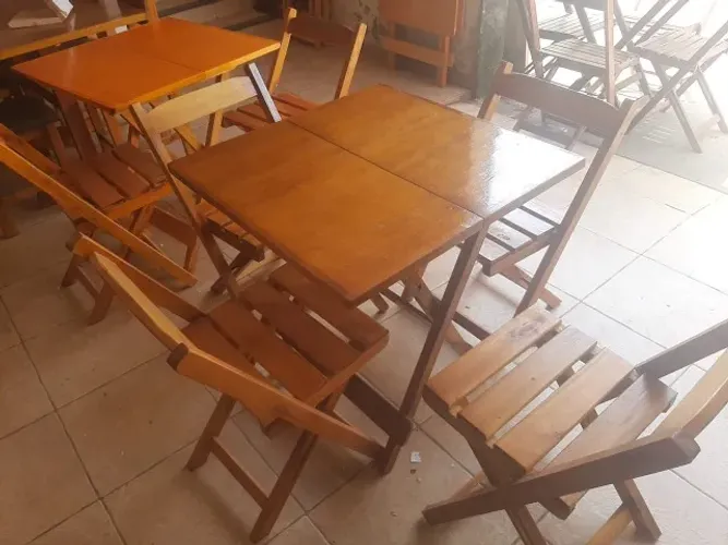 Mesa dobrável de madeira nobre 70x70 e 4 cadeiras para bar,restaurante,pizzaria,pub