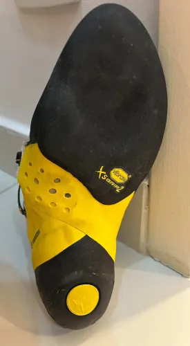 VENDE-SE Sapatilha de escalada La Sportiva Solution, tamanho 39 ITA (37 BRA)