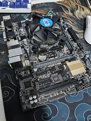 PLACA MÃE: ASUS H110M + i5 7400<br>*PROCESSADOR: i5 7400*<br>*+CPU COOLER*<br><br>*DISPONÍVEL*?<br>