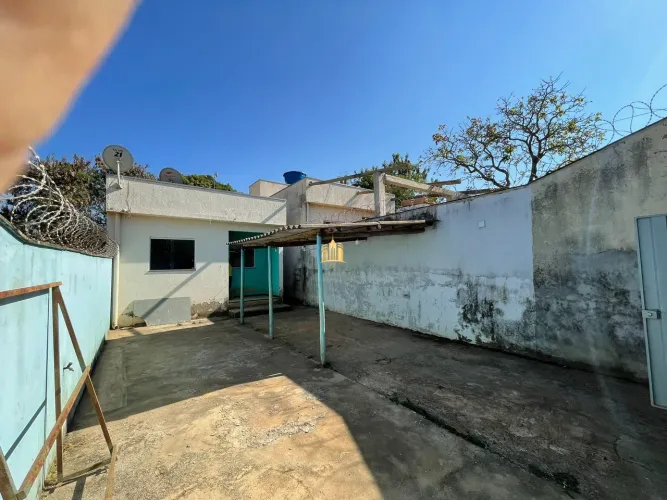 Casa para Locação no Bairro Dumaville, Esmeraldas - 2 Quartos, Casa Individual por R$ 900