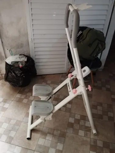 Aparelho de exercícios físicos simulador de escada