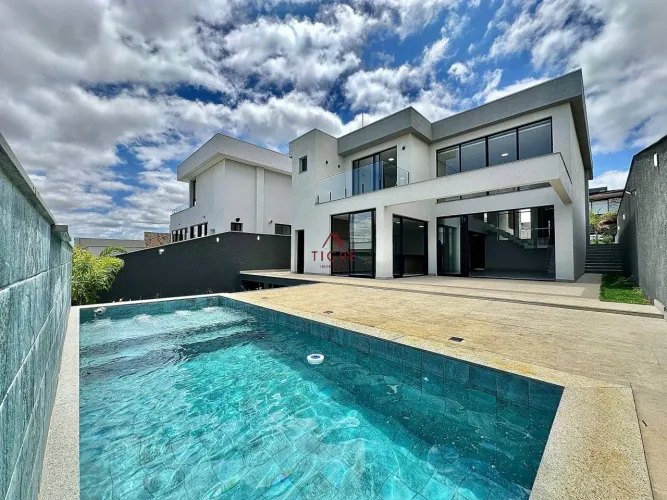 Casa em condomínio à Venda, 475m²