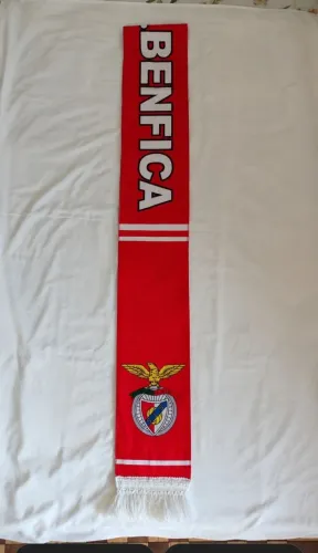 Cachecol do Benfica em ótimo estado, peça linda para torcedores ou colecionadores.