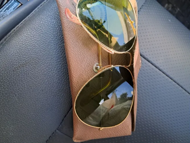 Oculos Rayban armaçao banhanda a ouro 24k relíquia 