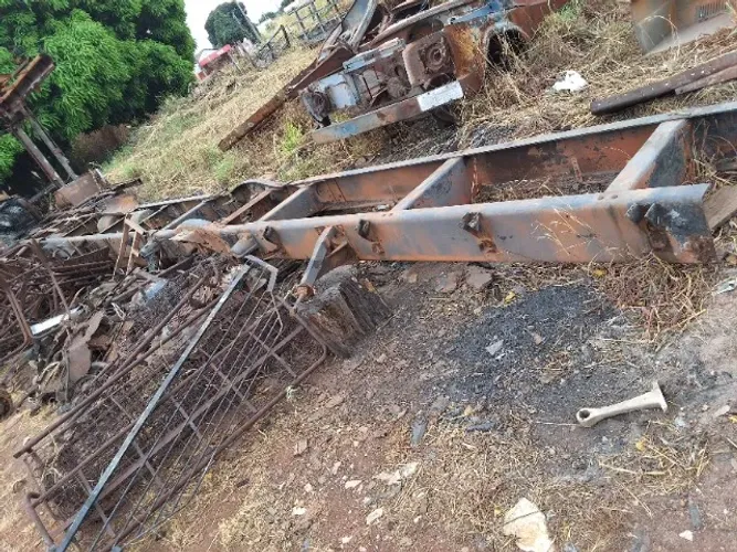 Vende-se chassi de ônibus usado 13 metros.