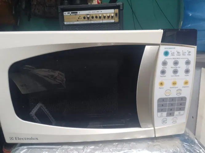 Microondas Electrolux 20 litros funcionando perfeitamente