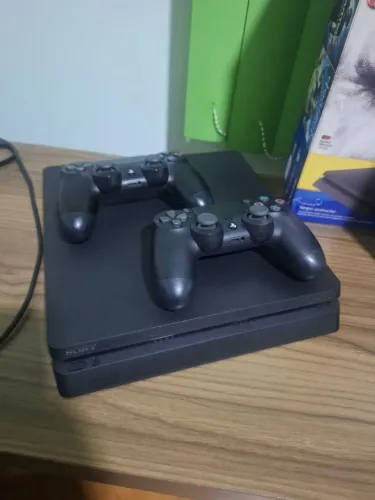 Playstation 4 / PS4 Slim
