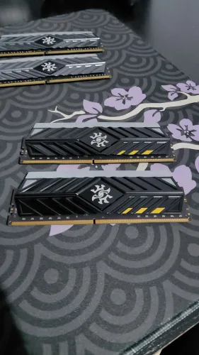 2x Memórias Ram de 8gb XPG RGB 3000mhz 