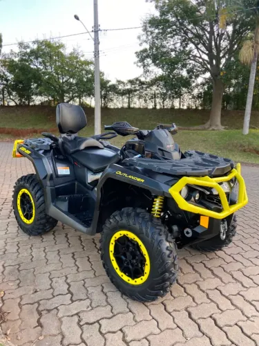 Quadriciclo Can-Am Outlander 1000 XTP Max, ano 2020