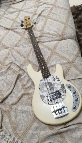Baixo Tagima MusicMan 4 Cordas - Chaves: Ativo/Passivo. Original. Super Vegeta!