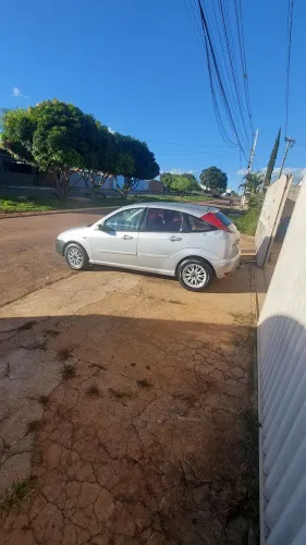 Ford Focus 1.8 16V 5P 2003