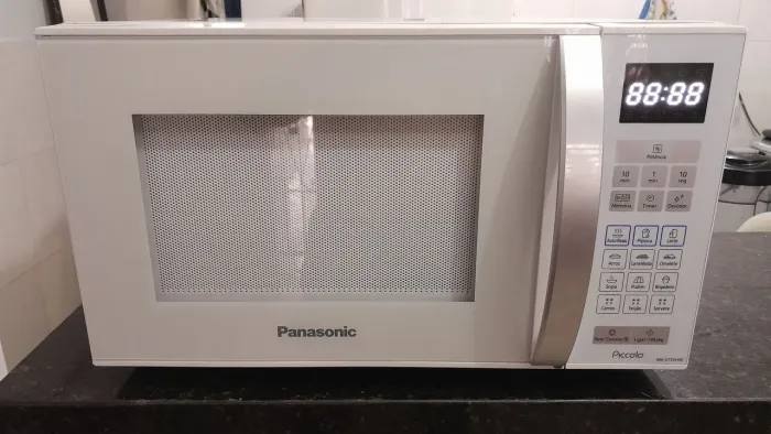 Microondas PANASONIC 30 Litros. Tudo funcionando e esquentando bem.