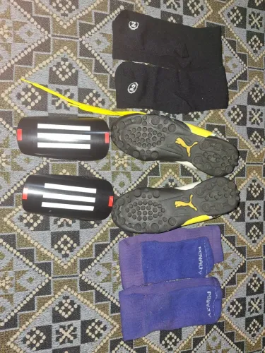 Kit Futebol Infantil / Juvenil Puma N° 33 + Caneleira + 2 Meiões (1 Adidas Novo)