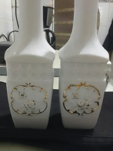 conjunto de Porcelana 5peças. Azeite e,Vinagre,pimenta e sal vintage fio de ouro .
