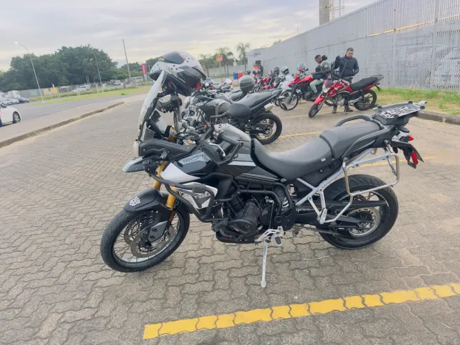 ? TRIUMPH TIGER 900 RALLY PRETA ?